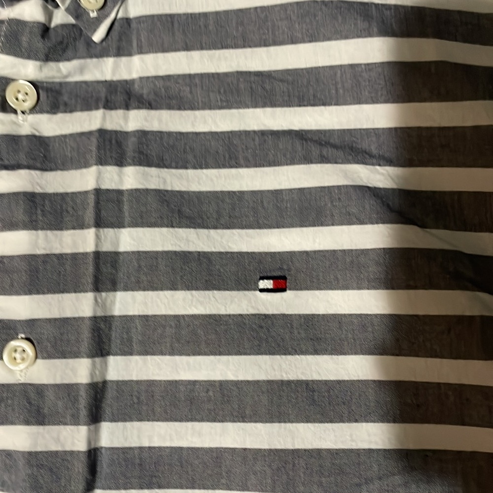 Tommy Hilfiger Short Sleeve Button Up Custom Fit 100% Cotton Shirt - Picture 2 of 4
